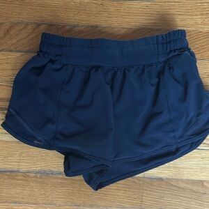 lululemon size 4 2.5 inch navy blue shorts